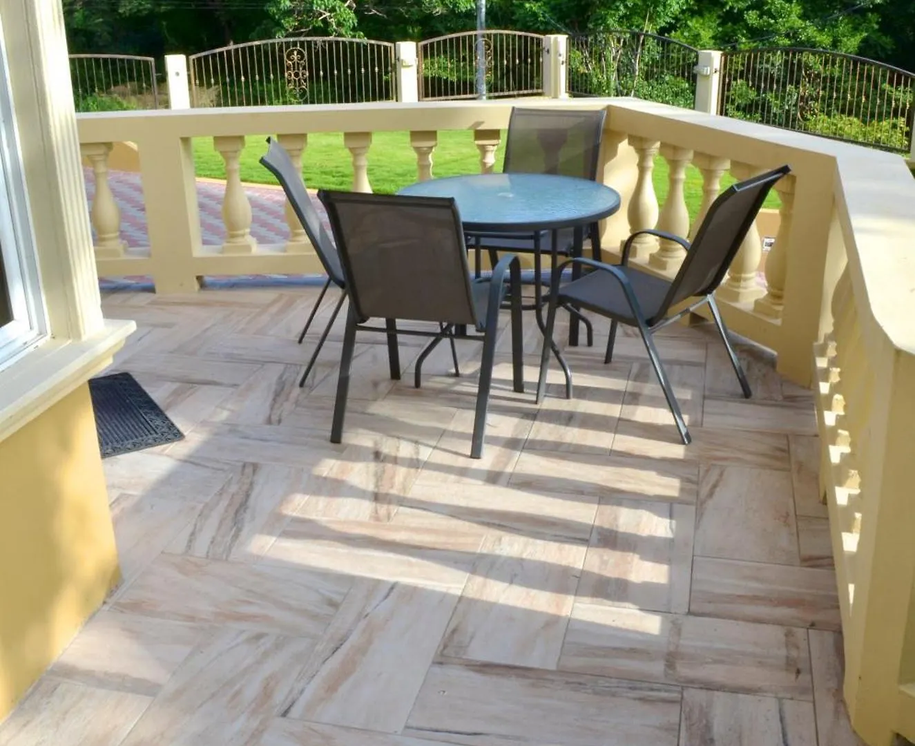 Paradise Place Apartments Mount Irvine 度假居